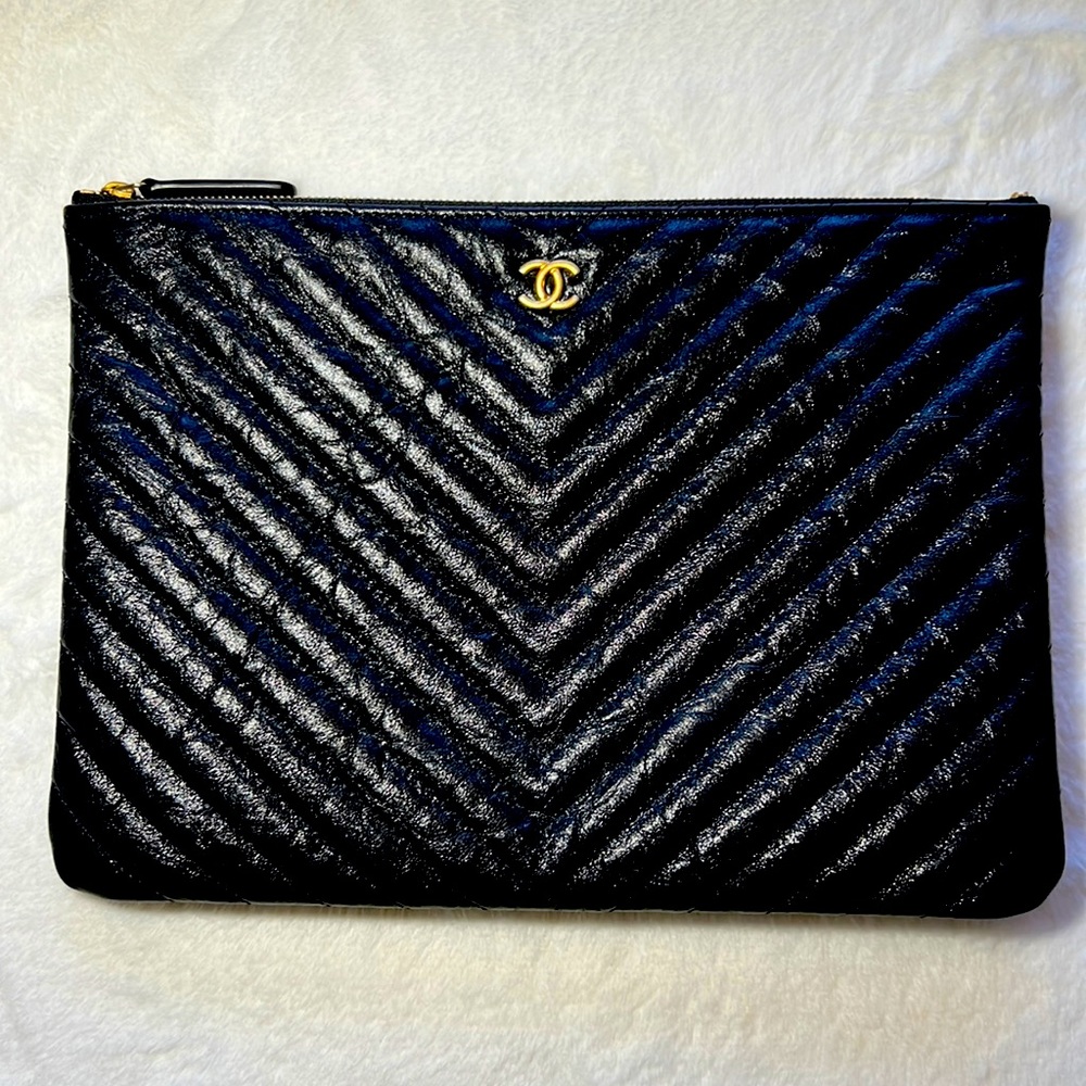 CHANEL CLUTCH - Picture 3 of 16